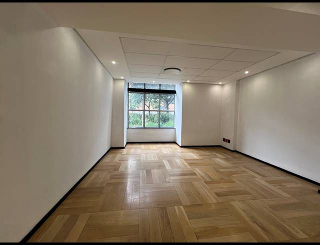 1,066M² OFFICE TO LET IN SANDHURST